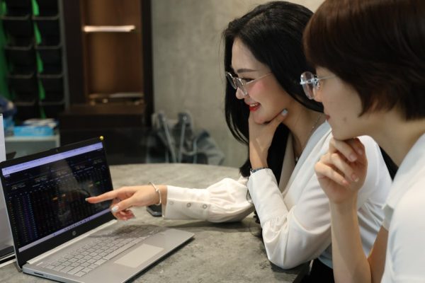 Giao dịch chứng khoán sáng 8/1: Dòng tiền sôi động, VN-Index tiếp tục tiến bước