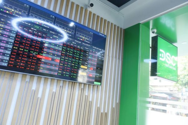 Kỳ vọng dòng tiền lan tỏa sang nhóm chứng khoán