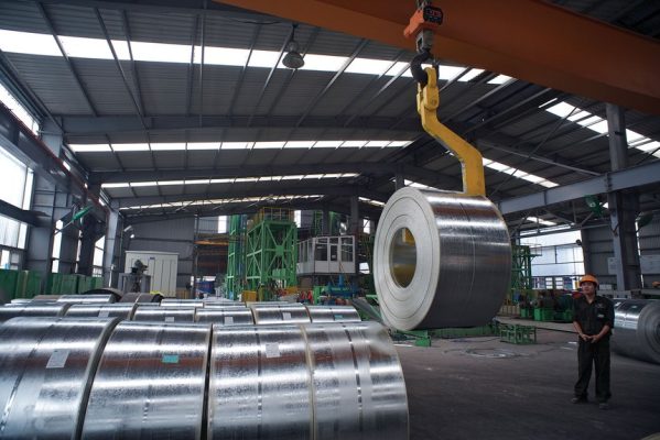 Việc các doanh nghiệp đồng loạt mở rộng công suất khiến khả năng ngành sớm quay trở lại trạng thái cân bằng cung - cầu trở nên hạn chế