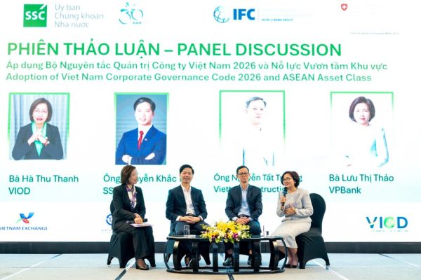 Bà Lưu Thị Thảo, Phó tổng giám đốc thường trực và Giám đốc Điều hành cao cấp, VPBank (ngoài cùng bên phải) tại phiên thảo luận “Áp dụng Bộ Nguyên tắc Quản trị Công ty Việt Nam 2026 và Nỗ lực Vươn tầm Khu vực”. Ảnh: VPBank.