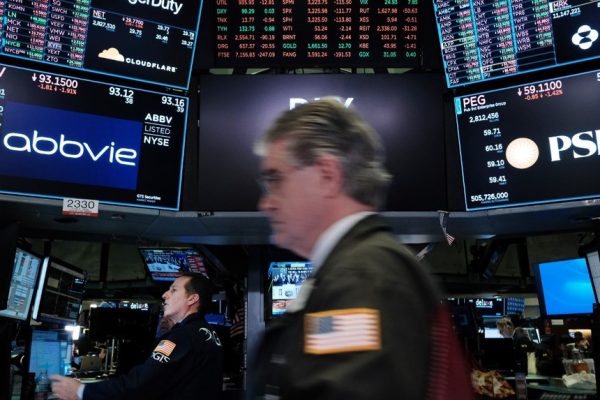 Giới đầu tư mạnh tay xuống tiền