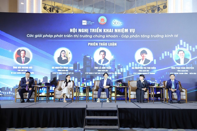 111-z7640303306624_432aec00885b70b668a8f40a44d1c229