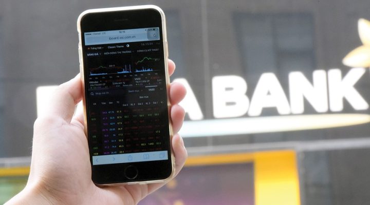 Trong cấu trúc của thị trường chứng khoán Việt Nam, cổ phiếu ngân hàng luôn giữ vai trò đặc biệt quan trọng