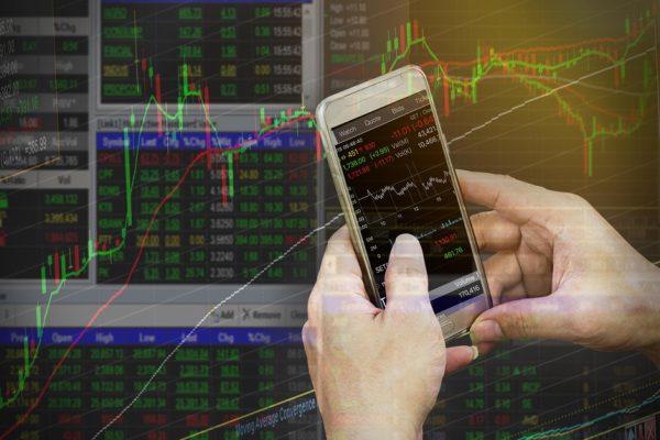 Phiên giao dịch sáng 11/2: EIB bùng nổ, thị trường bật tăng mạnh