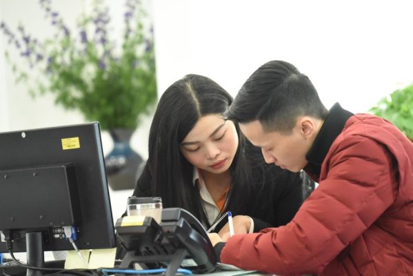 Giao dịch chứng khoán sáng 9/2: Dòng tiền nhỏ giọt, thị trường giao dịch phân hóa