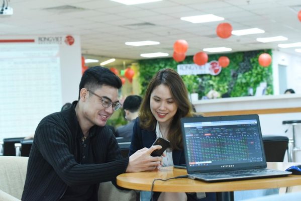 Tiền bắt đáy chảy mạnh, chứng khoán hồi phục ngoạn mục