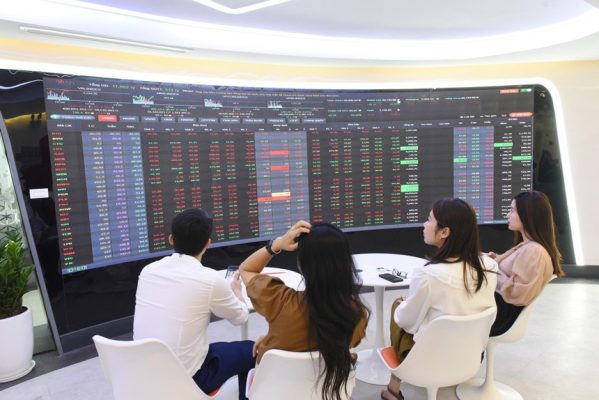 VN-Index sau tác động từ Trung Đông: Biến động ngắn hạn, cơ hội phân hóa