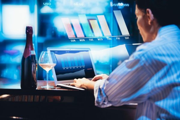 Khối ngoại bán ròng gần 1.000 tỷ đồng một mã bluechip trong phiên 17/3