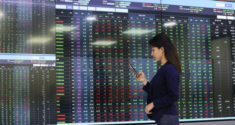 VN-Index giảm sâu, nhiều cổ phiếu về vùng chiết khấu