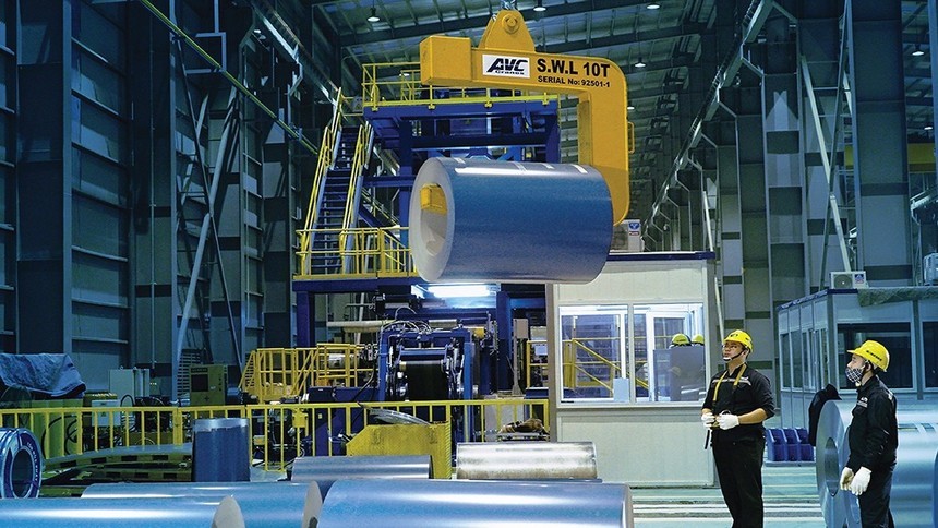 01-4060-6569 Thép Nam Kim (NKG) muốn chào bán hơn 124,58 triệu cổ phiếu với giá 12.000 đồng/cổ phiếu