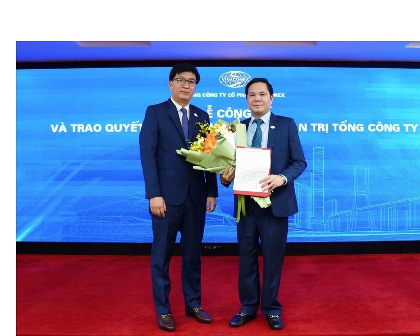 ong-pham-thai-duong-1263-7945 Chủ tịch HĐQT Trần Đình Tuấn (trái) và Tổng giám đốc Phạm Thái Dương (phải).
