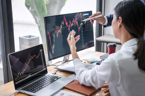 Cổ phiếu quốc phòng tăng vọt trên khắp châu Âu và châu Á