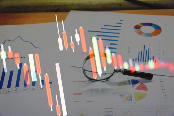 Giao dịch chứng khoán phiên sáng 21/4: VN-Index vượt 1.860 điểm nhờ lực kéo từ nhóm Vingroup