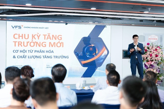 anh1-9116-5451 Ông Nguyễn Minh Hoàng - Giám đốc phân tích VFS chia sẻ về chủ đề hội thảo (Nguồn ảnh: VFS)