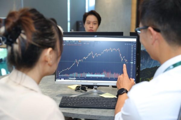 VN-Index rung lắc, ngành phân bón hưởng lợi từ chu kỳ giá tăng