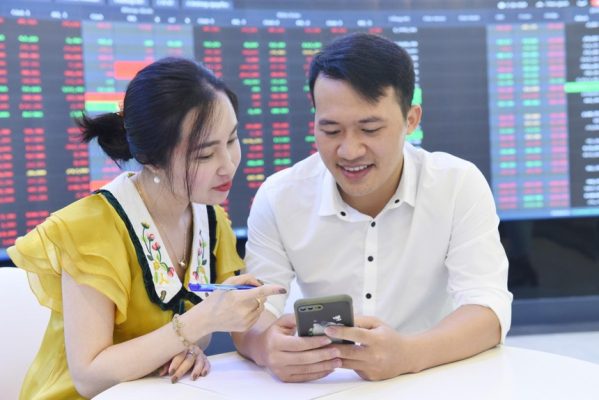 Phiên giao dịch chiều 15/5: Biến động mạnh trong phiên ATC, nhóm năng lượng dậy sóng