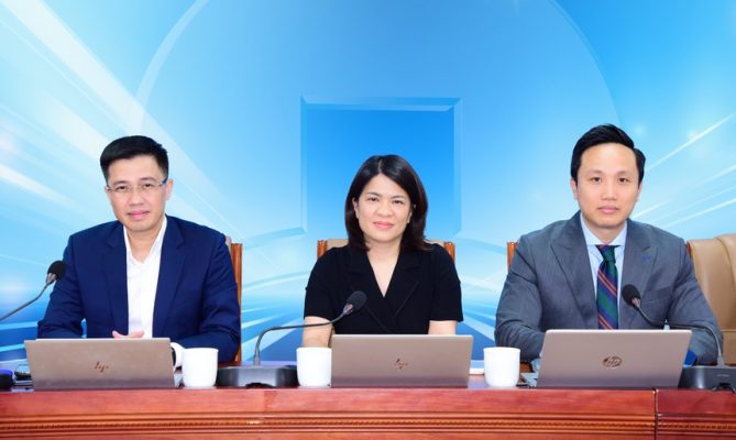 Thành viên HĐQT Phạm Thị Thanh Hoài chủ trì (ở giữa) Hội nghị cập nhật kết quả kinh doanh quý 1/2026 của VietinBank
