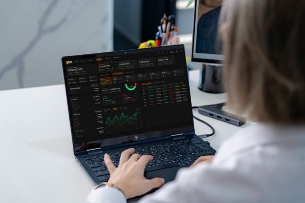 VN-Index trở lại vùng đỉnh lịch sử và “hiệu ứng Vin”
