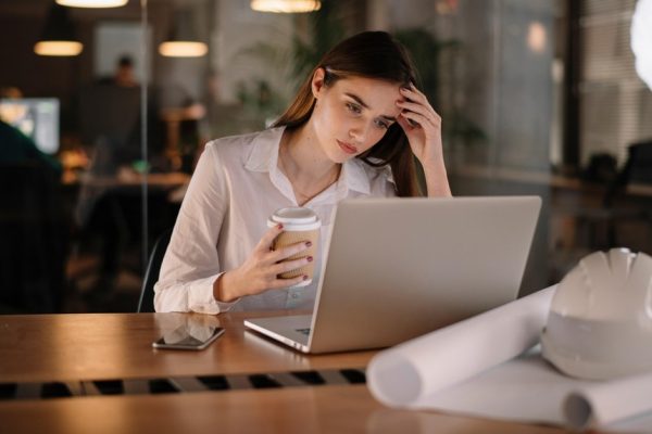 Khối ngoại bán ròng 2.000 tỷ đồng trong phiên 25/5, tâm điểm vẫn là một cổ phiếu ngân hàng