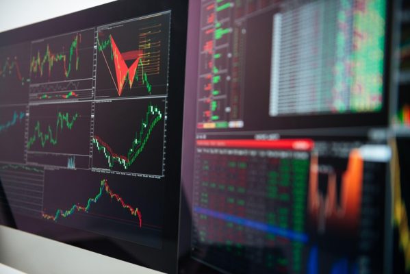 Phiên giao dịch chứng khoán sáng 27/5: VN-Index đánh mất mốc 1.870 điểm vì sức ép từ nhóm Vingroup