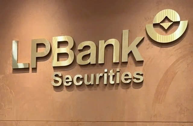 01-2040-221 Chứng khoán LPBank huy động thành công 4.256,04 tỷ đồng thông qua đợt IPO