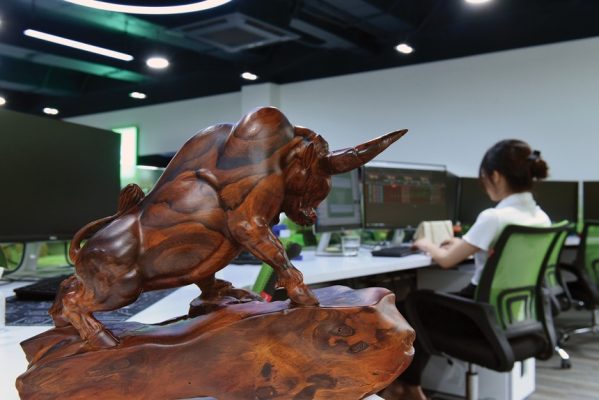 Dòng tiền thu hẹp, thị trường bước vào trạng thái phòng thủ