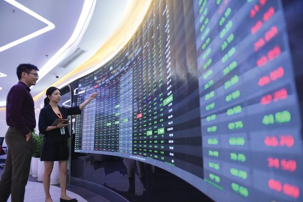 Phiên giao dịch sáng 10/6: CII nổi sóng, VN-Index nối dài nhịp hồi
