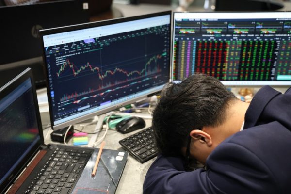 VN-Index về mức thấp nhất 1,5 tháng, cổ phiếu NVL bị bán tháo