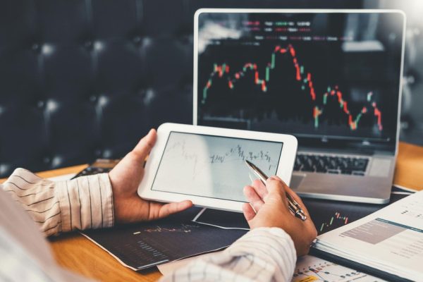 Giao dịch chứng khoán phiên sáng 16/6: Thị trường phân hóa, VN-Index chưa thể tiến xa