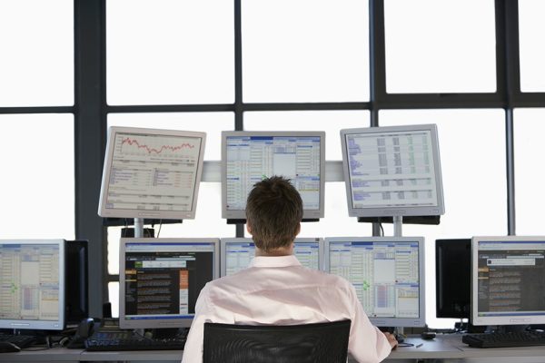 Giao dịch chứng khoán khối ngoại ngày 12/6: Bán ròng hơn 500 tỷ đồng, tâm điểm là 2 mã lớn