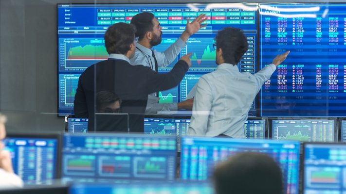 Xả loạt cổ phiếu bluechip, khối ngoại bán ròng gần 1.200 tỷ đồng trong phiên 30/6