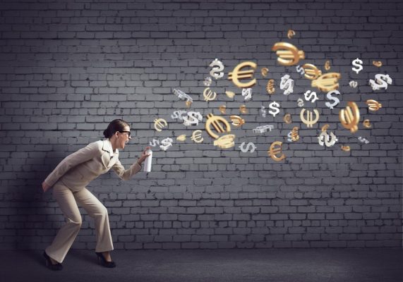 Thị trường tài chính 24h: Giá vàng thế giới tăng vọt, dầu thô giảm mạnh