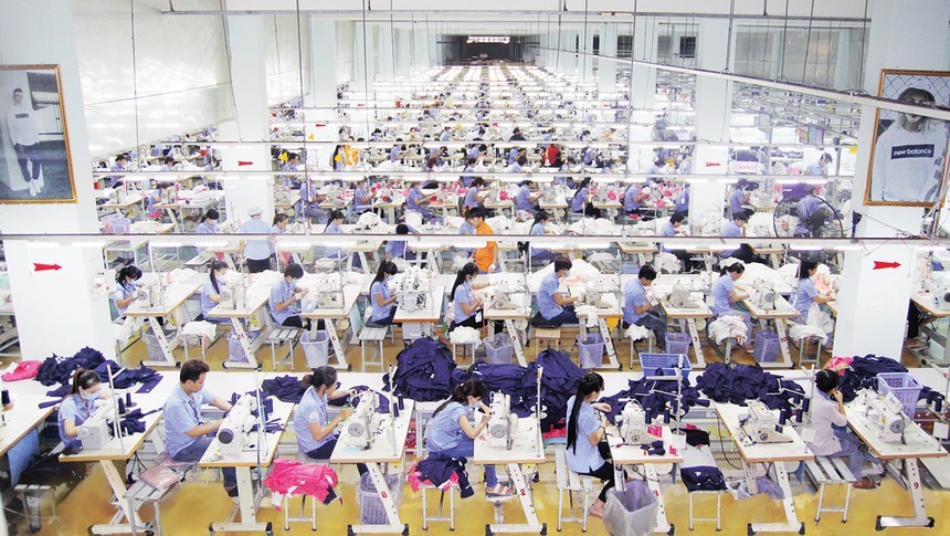 01-1706-2569 Chứng khoán FPT bán giải chấp cổ phiếu lãnh đạo Dệt may Thành Công (TCM)