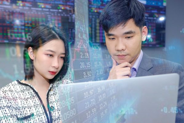 Thanh khoản trên HOSE giảm hơn 23% trong tháng 6, khối ngoại tiếp tục bán ròng gần 14.904 tỷ đồng
