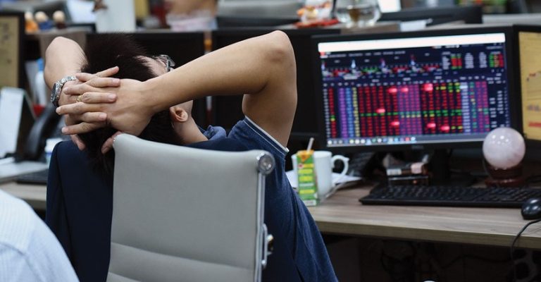 Nền margin cao đã khuếch đại biến động khi thị trường giảm sâu trong tháng 7
