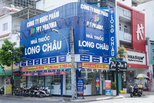 Theo FRT, chuỗi nhà thước FPT Long Châu tiếp tục là động lực tăng trưởng chính thông qua việc mở rộng mạng lưới chăm sóc sức khoẻ có chọn lọc.
