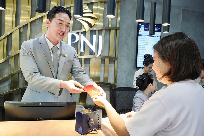 01-7877-2837 Con gái bà Cao Thị Ngọc Dung bị bán giải chấp 2,94 triệu cổ phiếu PNJ
